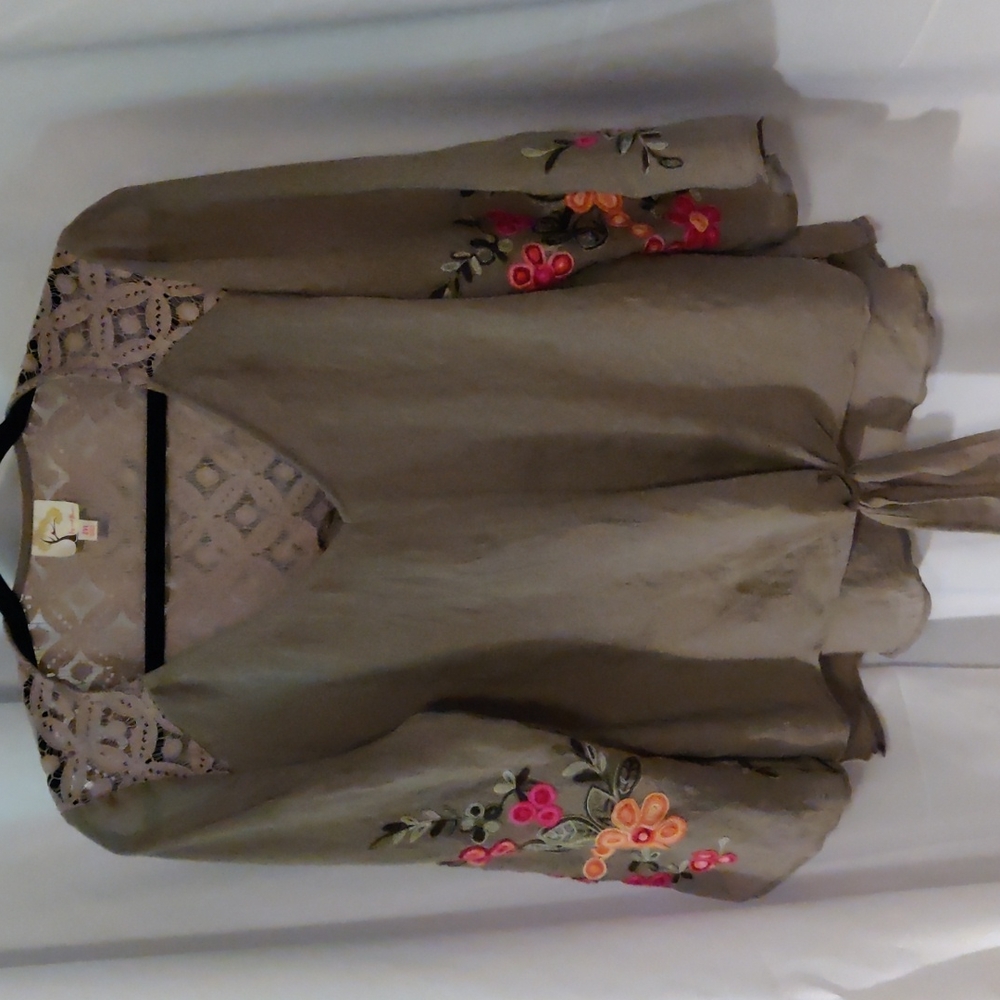 Fig and Flower, Boho Top, M, Top with bright floral embroidery.